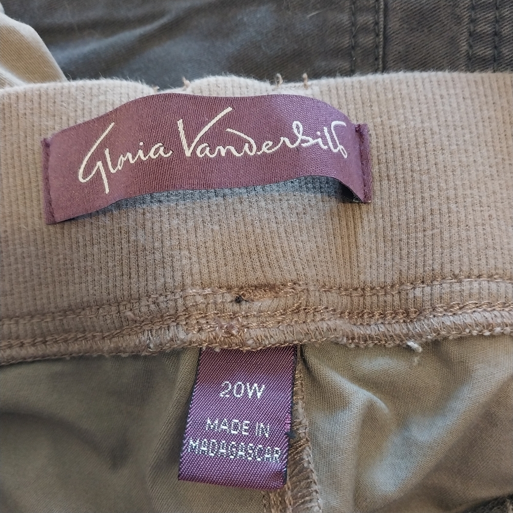 Gloria Vanderbilt Women's Plus Size 20 W Khaki Cargo NWT Causal Capris Pants - Picture 2 of 10